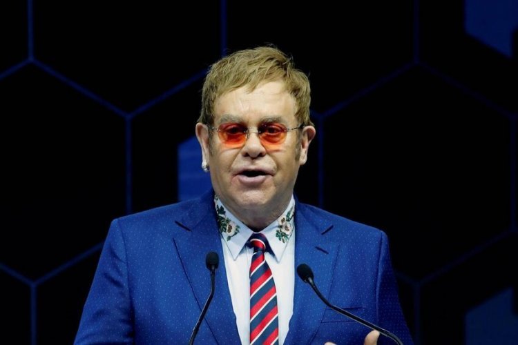 Elton John needs surgery, he postponed his Europe tour