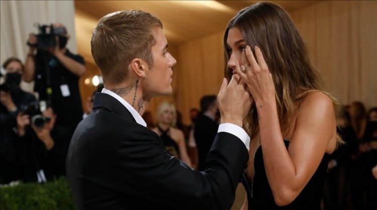 Hailey Bieber cried at the Met Gala because of Justin's fans!