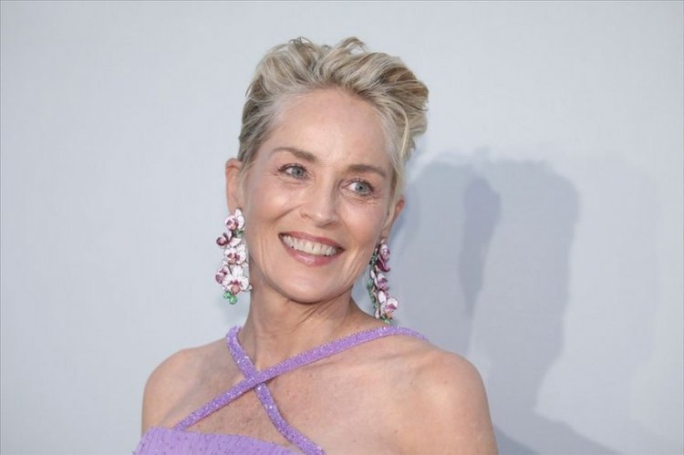 Sharon Stone at the age of 64 showed her body in a bathing suit, fans are amazed!