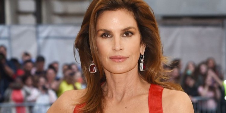 Cindy Crawford looks fantastic in her fifties - This is her daily routine