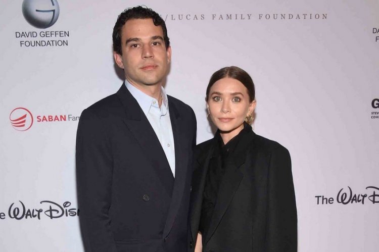 FAMOUS TWIN ASHLEY OLSEN ARRIVED ON THE RED CARPET AFTER TWO YEARS: She posed with a boyfriend she rarely shows up with