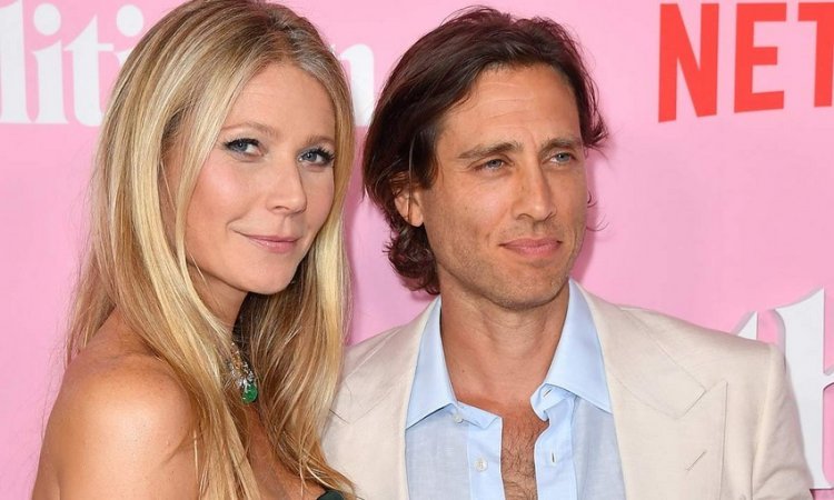 49 YEARS AND A PHOTO LIKE THIS ?! / Gwyneth Paltrow stripped naked: She celebrated her birthday in the bathtub