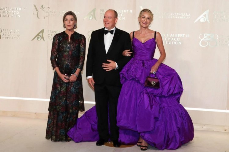 A message to runaway Princess Charlene? Albert of Monaco appeared on the red carpet in interesting company: everyone noticed the similarity of the two beauties