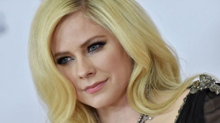 She married twice, but only once did she dedicate a tattoo to her ex!  Juicy love story of Avril Lavigne