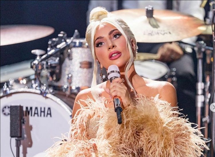 Lady Gaga shone performing in dresses designed by her sister