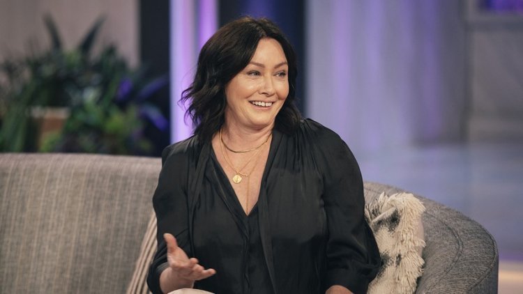 Shannen Doherty posted photos of what she looks like after treatment
