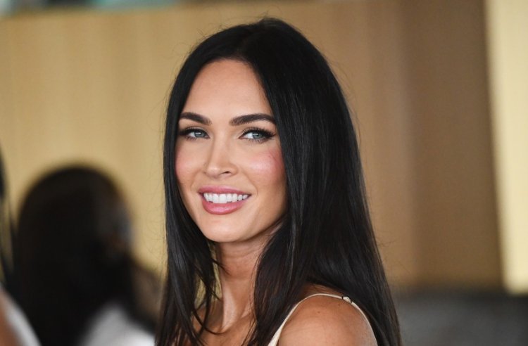 THEY LOVE IT ROUGH / Megan Fox became blonde and shocked the public with her boyfriend: Completely naked, she pointed a gun at the rapper!