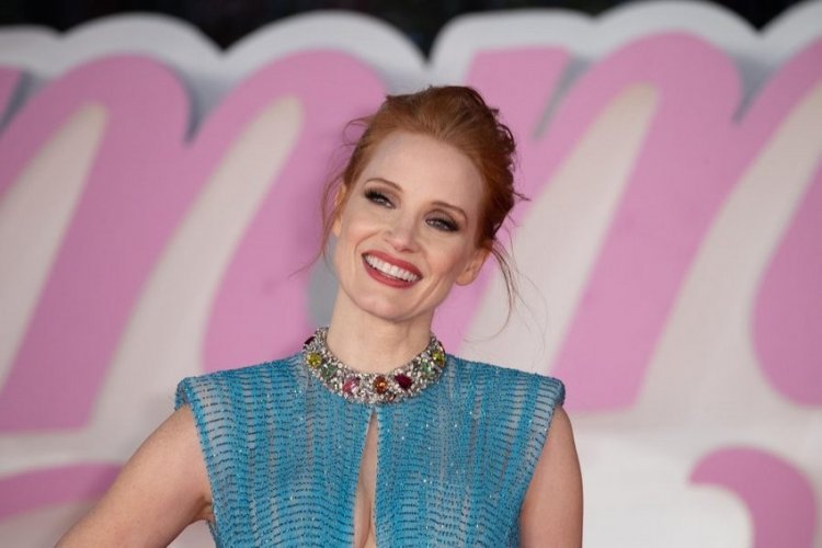 Jessica Chastain's cleavage turns heads at the red carpet in Rome
