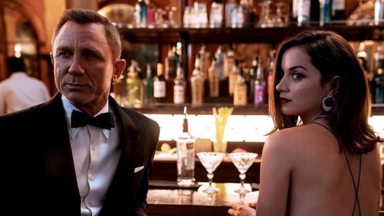 The beautiful Ana de Armas is Bond's new girlfriend, a Cuban who left Ben Affleck