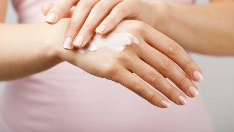 Ingredients such as glycerin and fruit oils will soften the skin of the hands
