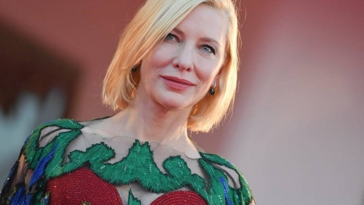 Cate Blanchett has a favorite beauty ritual: She applies a moisturizing serum twice a day