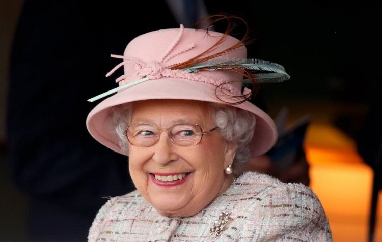 Queen Elizabeth declines the "Oldie of the Year" award, she believes that she does not meet the criteria