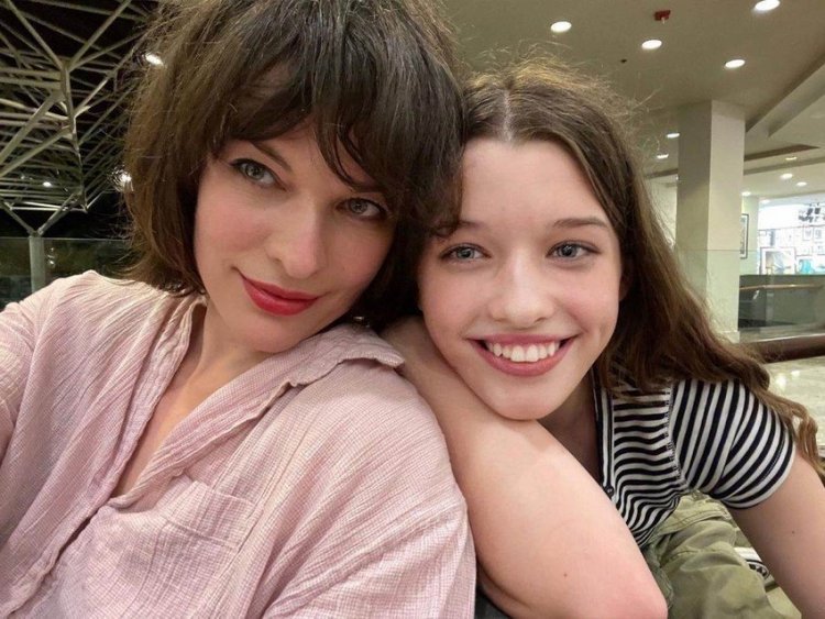 EVERYONE THINKS HER DAUGHTER IS A TWIN SISTER: Milla Jovovich's daughter looks the same as mom
