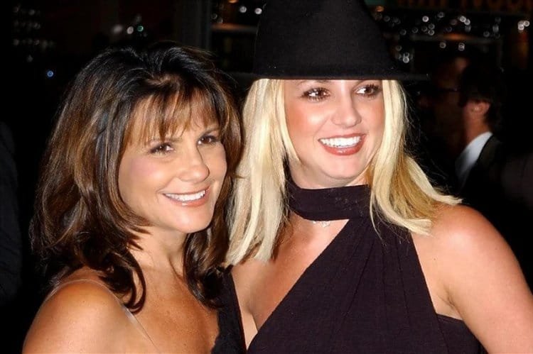 Britney Spears' mother requests over $ 650,000 for her legal fees