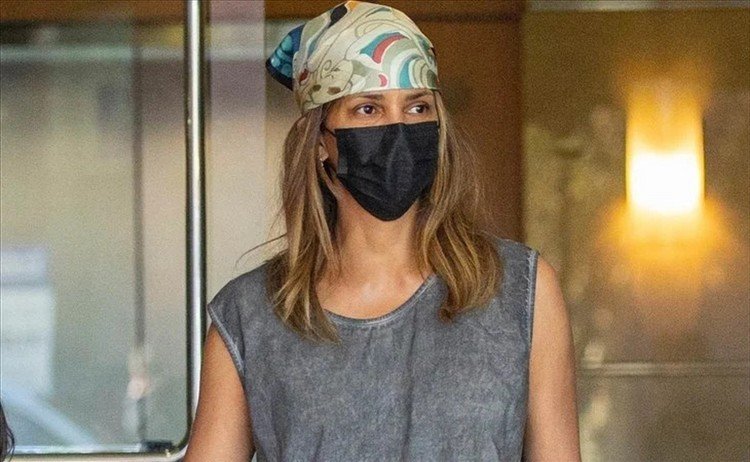 Halle Berry showed a face without a shred of makeup: When she took off her face mask, many were well surprised!