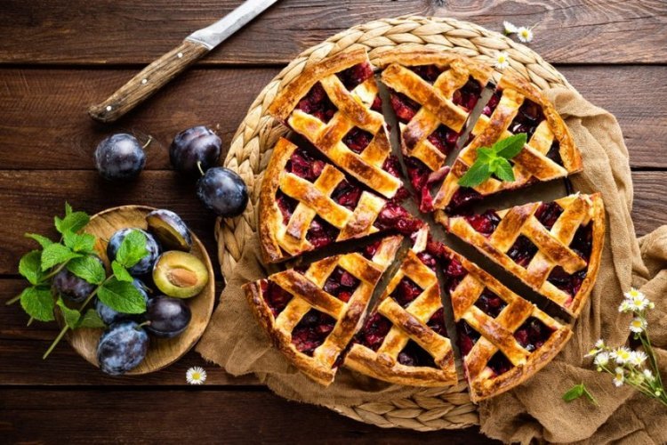 Chocolate plum pie - Impress your family and guests with easy and delicious treat