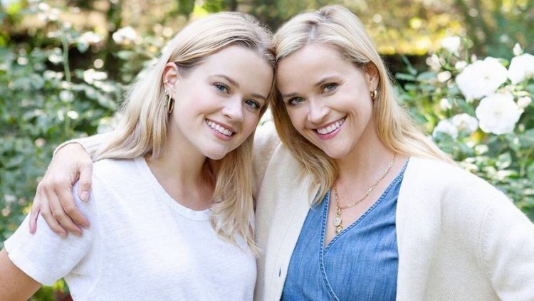 Witherspoon: I love when they confuse me with my daughter, I feel younger