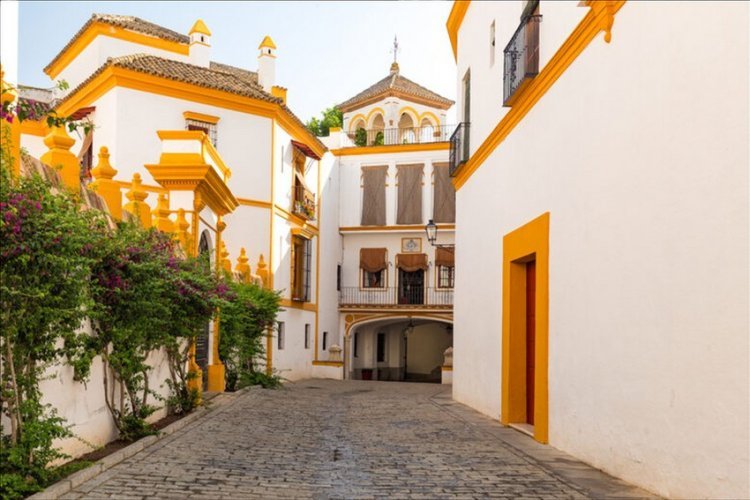 5 alternative Spanish cities for a peaceful holiday