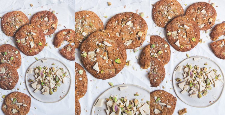 BOURBON AND BLUEBERRIES: Biscuits with white chocolate and pistachios