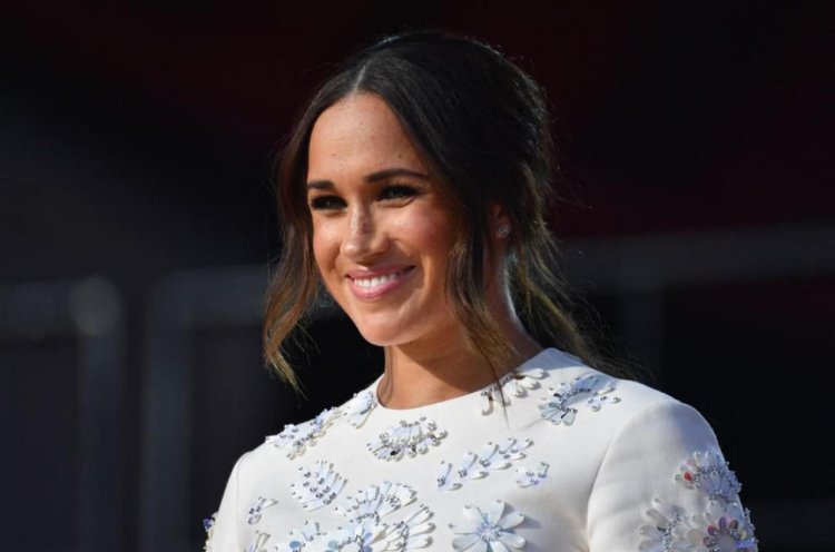 Meghan Markle's dad says she made a complete fool of herself!