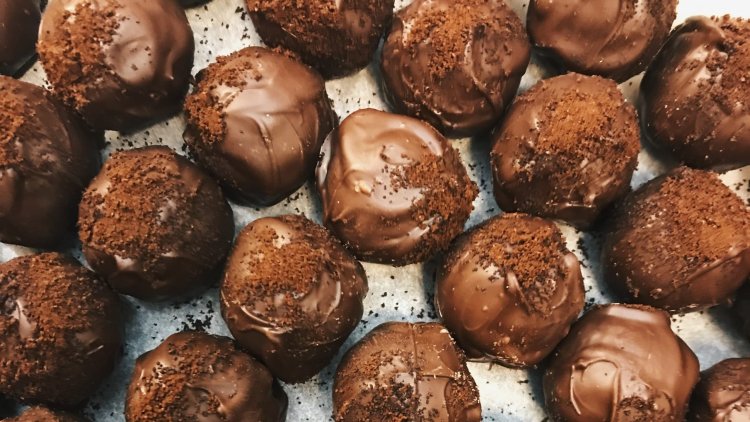 The most delicious chocolate marzipan truffles