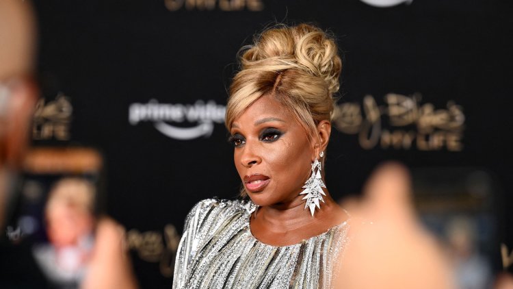 Must see: Mary G. Blige in a tiny bikini!