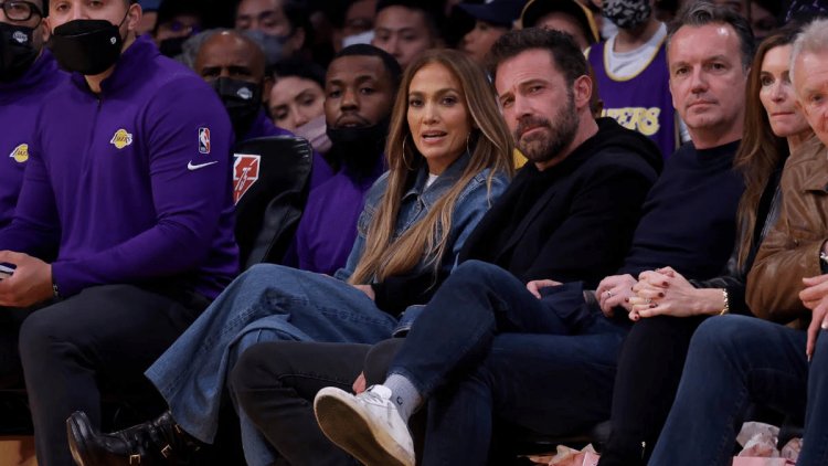 Ben Affleck did not take his hands off JLo