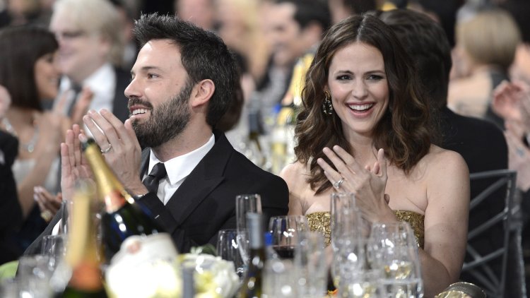 Upset Affleck photographed with his ex-wife!