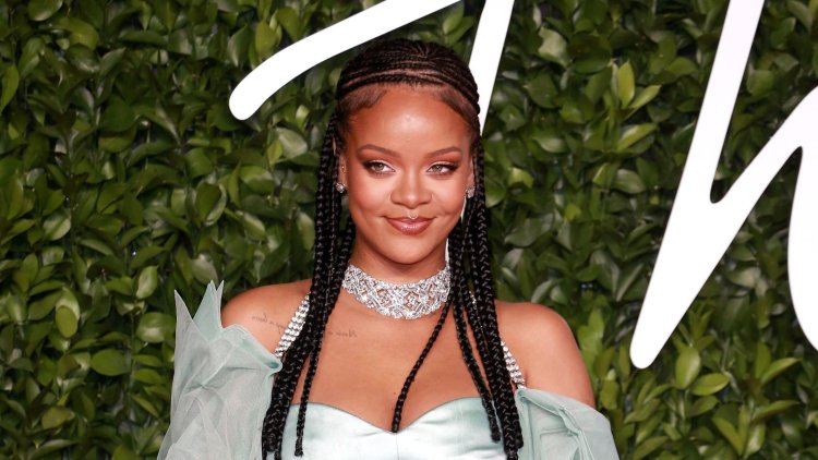 Rihanna is expecting her first child!