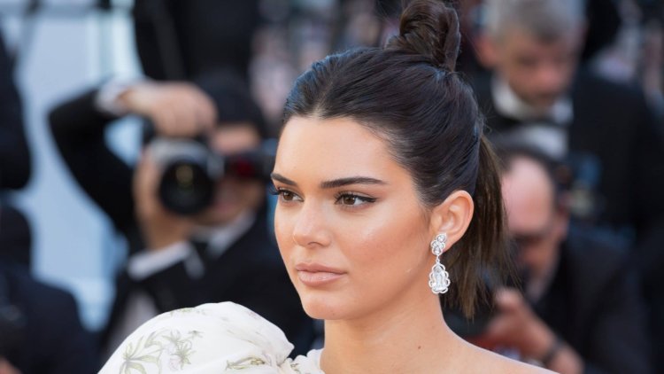 The most paid model Kendall Jenner has acne?