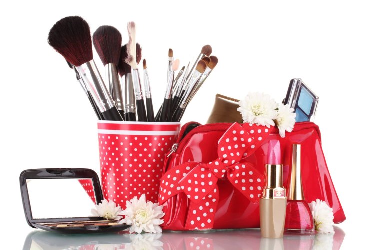 It  Is Time To Clean Your Cosmetic Bag