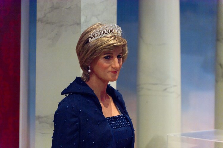 Why Princess Diana Avoided Wearing Channel?