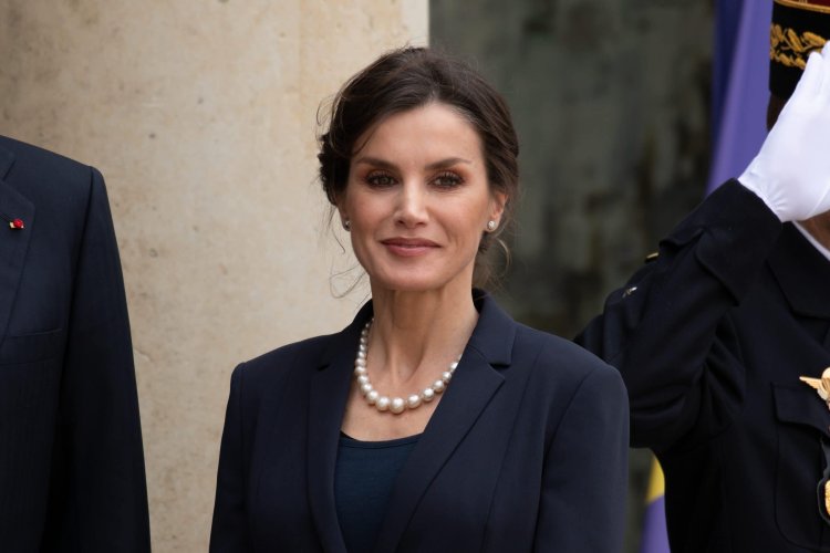 Is Queen Letizia dressing inappropriately?