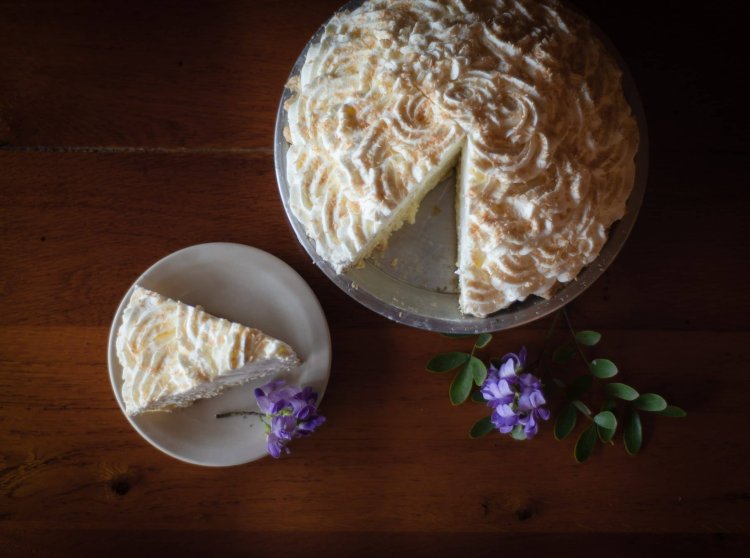 Quick coconut cake: A recipe for a simple and juicy dessert