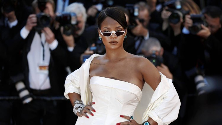 Rihanna shocked fans with her latest outfit!