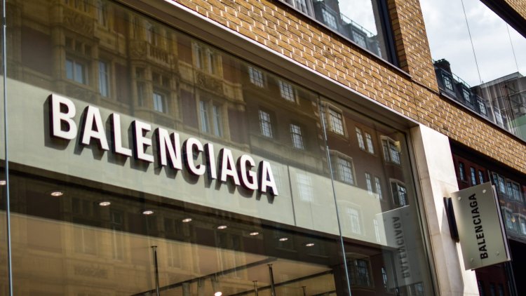 How Balenciaga express its support for Ukraine