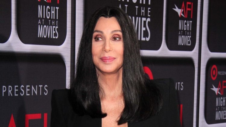 Why Cher is the queen of "the naked dress"?
