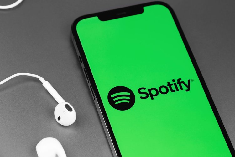 Spotify goes back and tests a new “Car Mode”