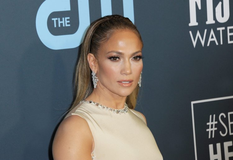 Jennifer Lopez Makes Rare Appearance