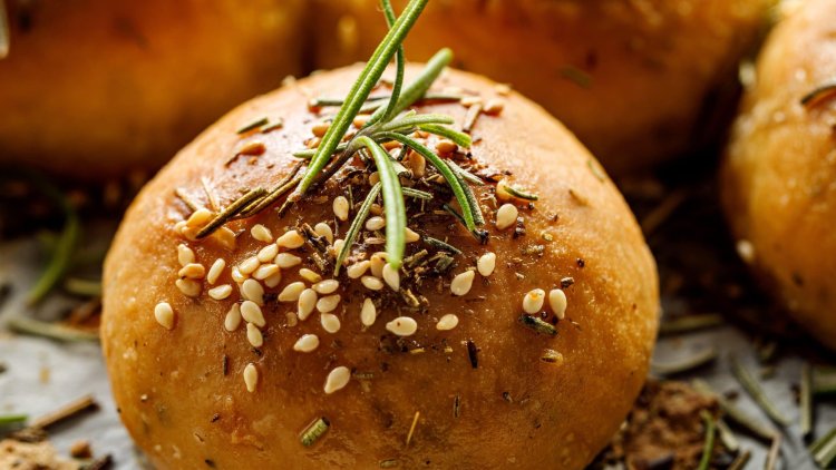 Try these tasty buns with rosemary and honey!