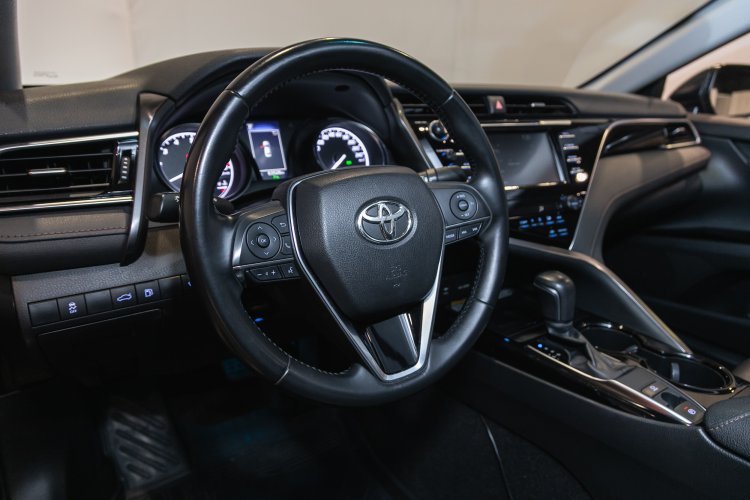 Toyota: Steering wheel that changes size
