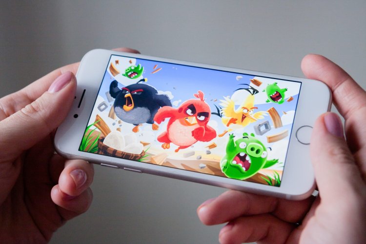  'Angry Birds': Game returns to app stores