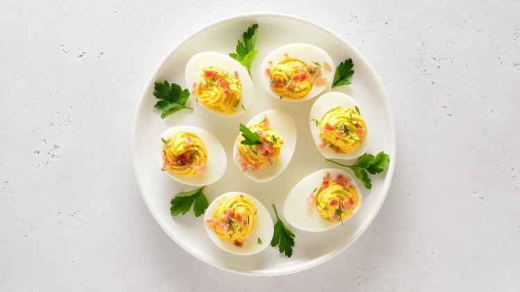 Two quick and fine recipes for stuffed eggs!