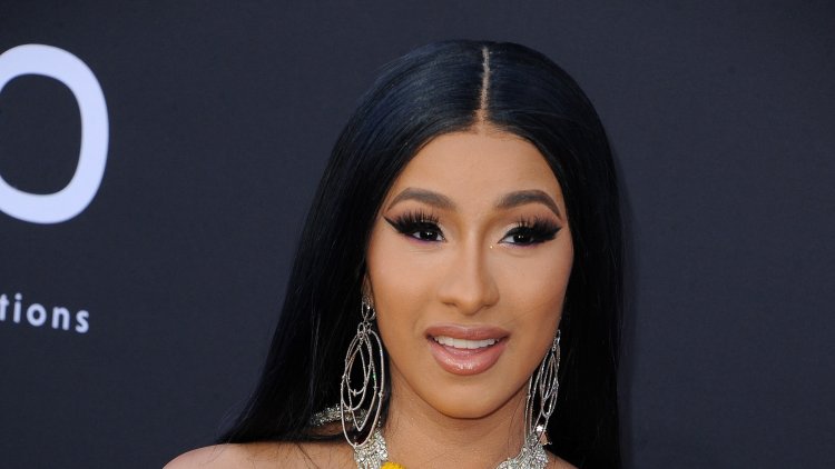 Cardi B published the first photo of her son