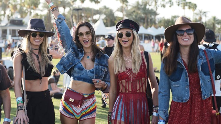 How should you dress for Coachella festival?