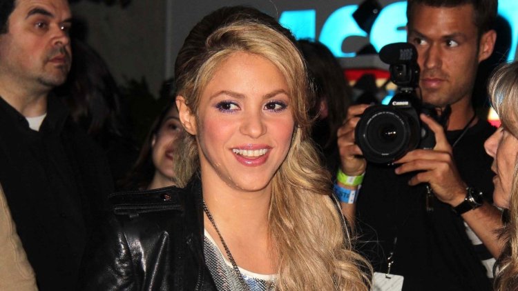 PHOTO: Shakira caught on a beach!