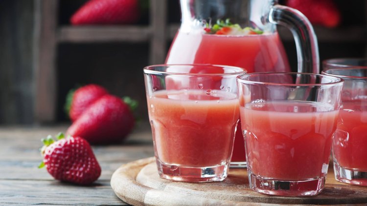 Quick and easy: Homemade fresh strawberry juice!