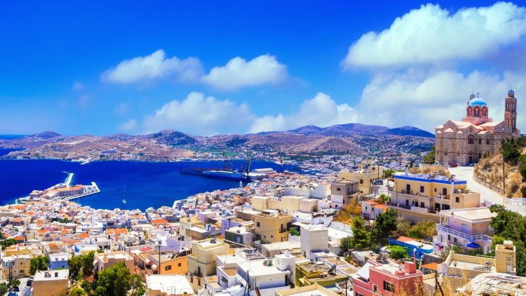 A Greek island ideal for a family vacation!