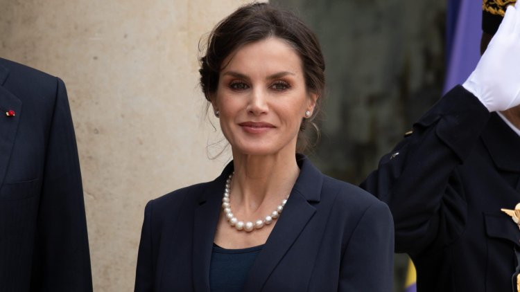 Queen Letizia showed off her toned stomach!