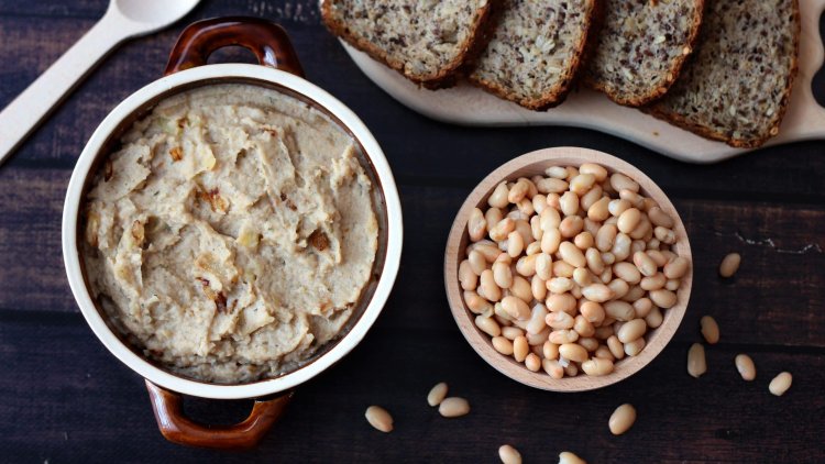 Quick and easy: Homemade bean pate!